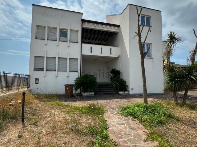 Case e ville in affitto di 600 m² in Via delle Dune