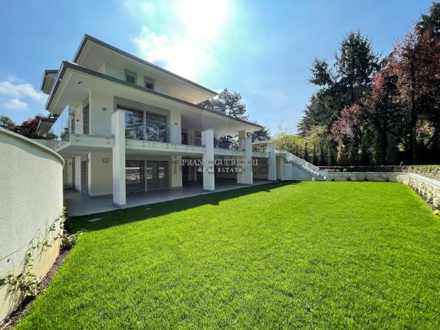 Case e ville in affitto di 660 m² in Via Alcide De Gasperi