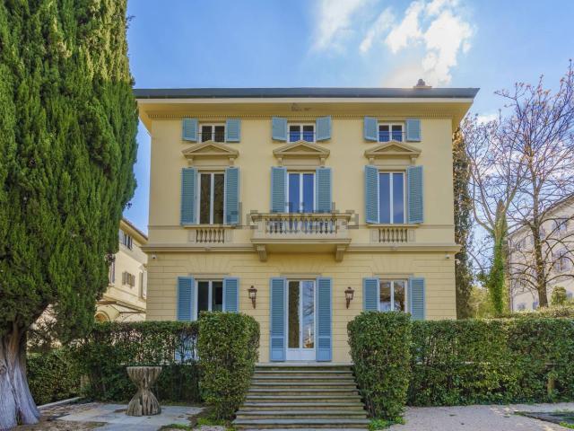 Case e ville in affitto di 700 m² in Viale Machiavelli