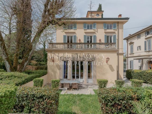 Case e ville in affitto di 700 m² in Viale Machiavelli