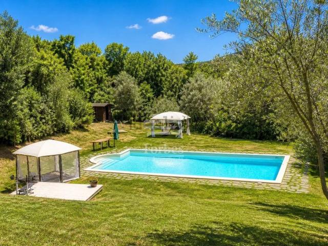 Case e ville in affitto di 900 m² in Via di Villamagna