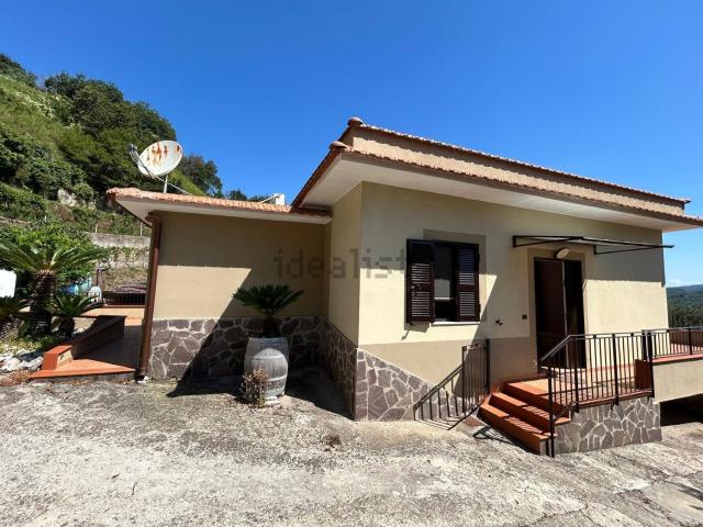 Case e ville in affitto di 100 m² in Via Campana