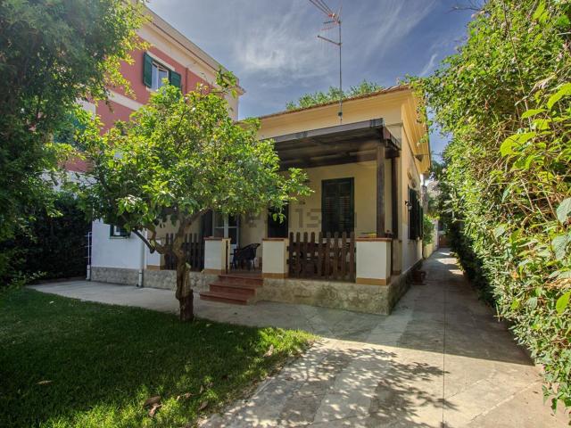 Case e ville in affitto di 100 m² in Viale Galatea, 26