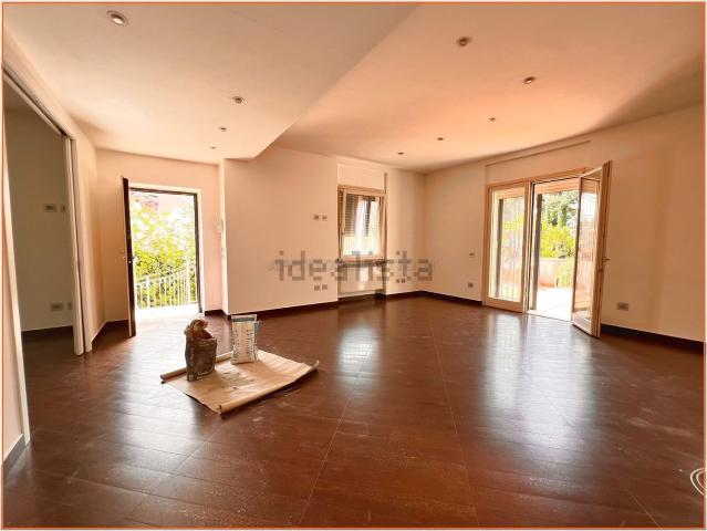 Case e ville in affitto di 110 m² in Via paone