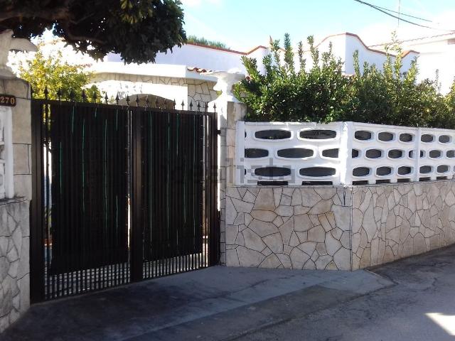 Case e ville in affitto di 120 m² in Via Peonie, 264