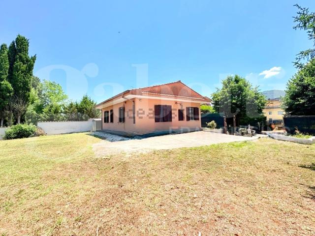 Case e ville in affitto di 130 m² in Via Latina, 27