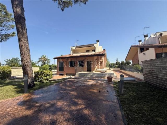 Case e ville in affitto di 135 m² in Via Giovanni Giuseppe Gizzi