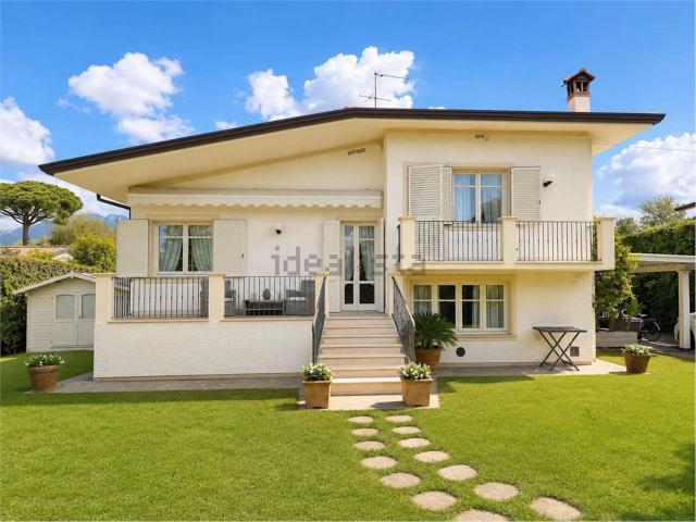 Case e ville in affitto di 140 m² in Via Provinciale