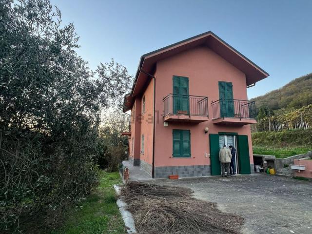 Case e ville in affitto di 140 m² in Località Ognio