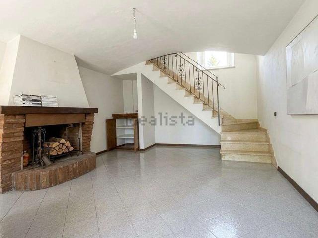 Case e ville in affitto di 143 m² in Via Martiniana