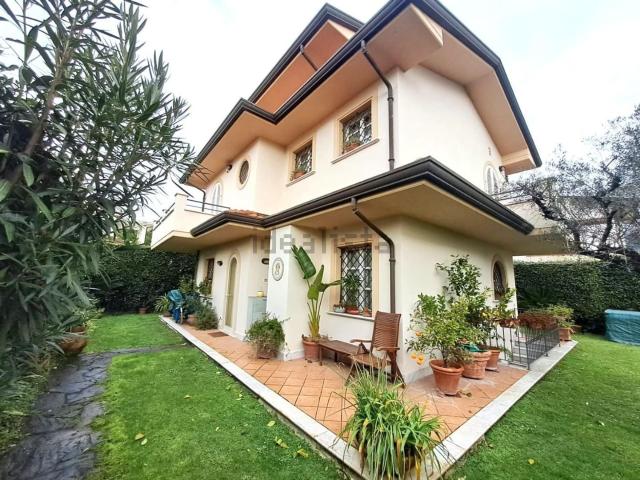 Case e ville in affitto di 150 m² in Via Cateratte