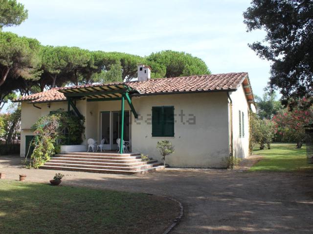 Case e ville in affitto di 150 m² in Via dei Girasoli