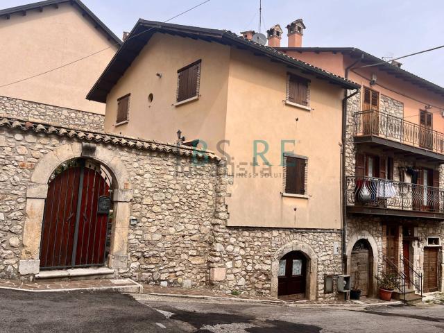 Case e ville in affitto di 150 m² in Via del Lavatoio