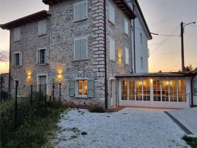 Case e ville in affitto di 150 m² in Via Lungo Fiume Versilia