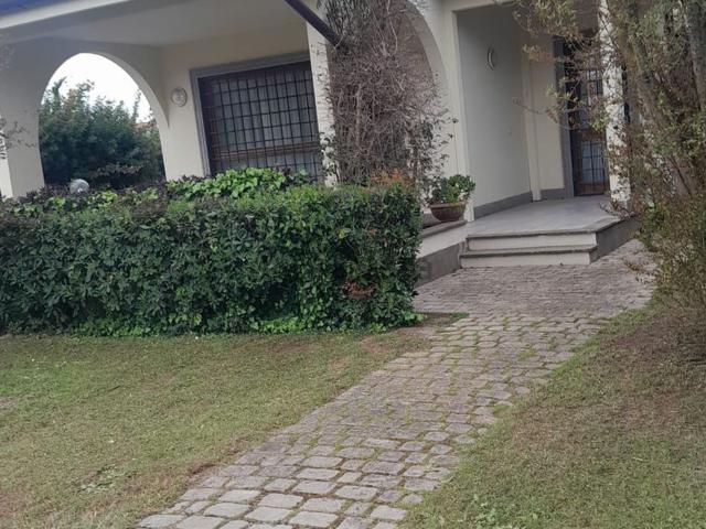 Case e ville in affitto di 150 m² in Via Rapallo