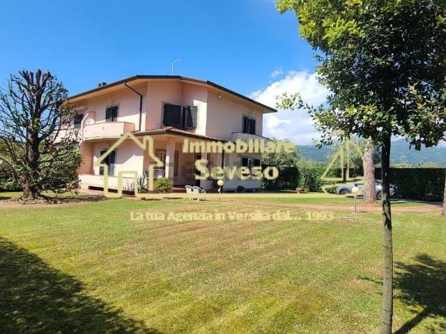 Case e ville in affitto di 160 m² in Via degli Olmi, 176