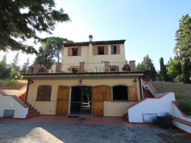 Case e ville in affitto di 160 m² in Via Montelupo, 135