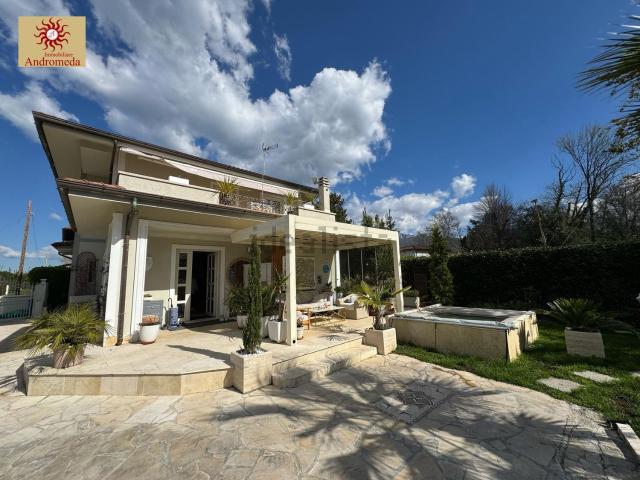 Case e ville in affitto di 160 m² in Via Scassicarli