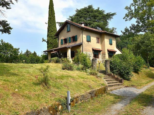 Case e ville in affitto di 162 m² in Via Sommi Picenardi, 2