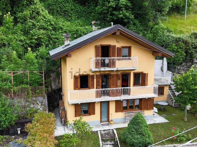 Case e ville in affitto di 170 m² in Via Ala, 70