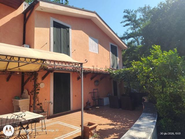 Case e ville in affitto di 190 m² in Via Croce Tani Torre Noverana