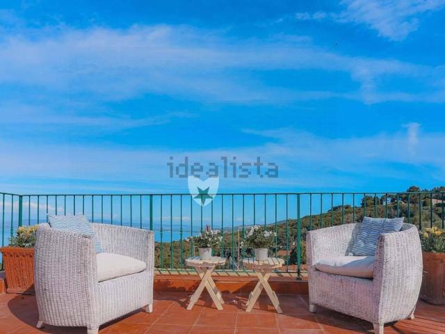 Case e ville in affitto di 193 m² in Via Lividonia
