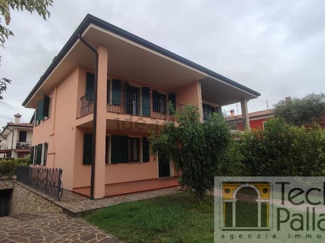 Case e ville in affitto di 195 m²