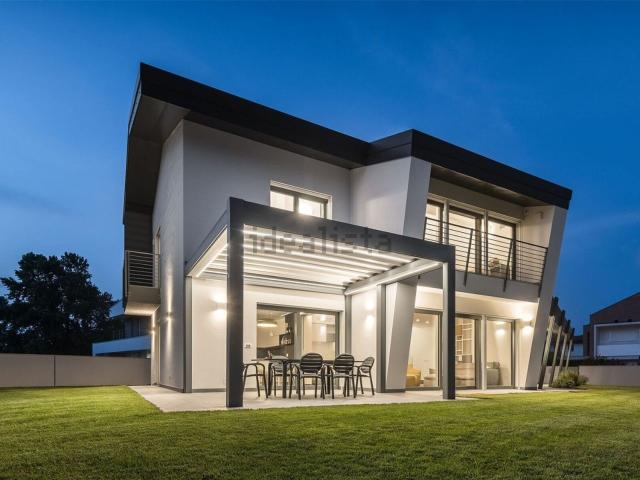 Case e ville in affitto di 200 m²