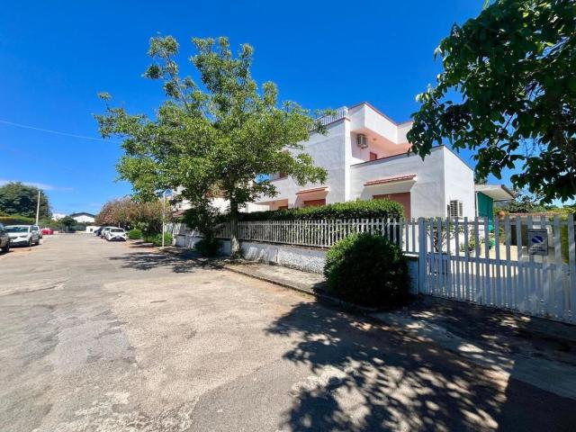 Case e ville in affitto di 200 m² in Via Afrodite, 6