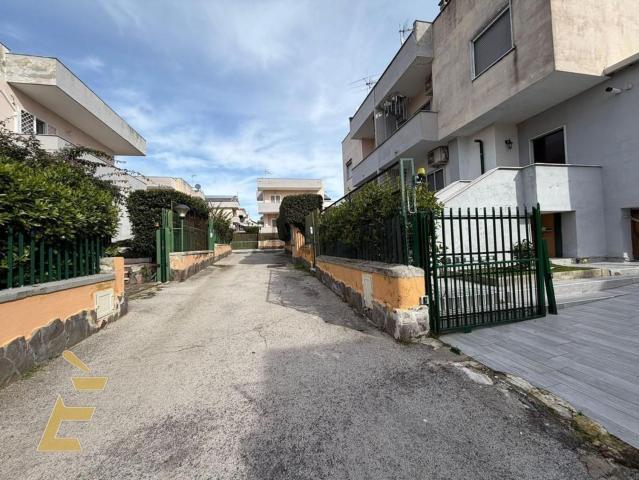 Case e ville in affitto di 200 m² in Via Staffetta, 183