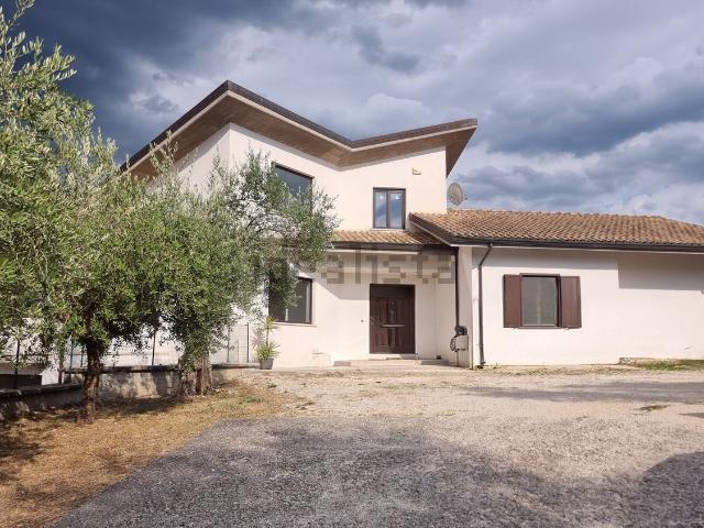 Case e ville in affitto di 200 m² in Località Visconti