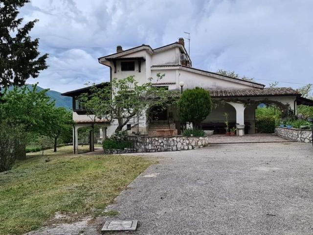 Case e ville in affitto di 200 m² in Strada Senza Nome