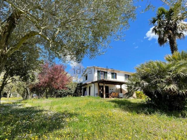 Case e ville in affitto di 210 m² in Via Cassia Nord