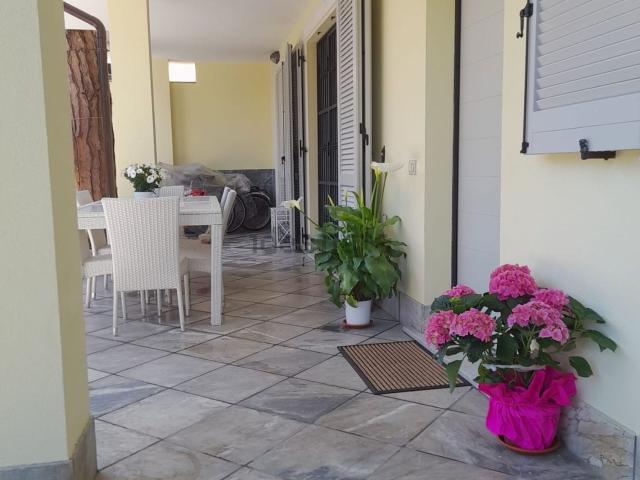 Case e ville in affitto di 220 m² in Via Raffaele De Grada, 71