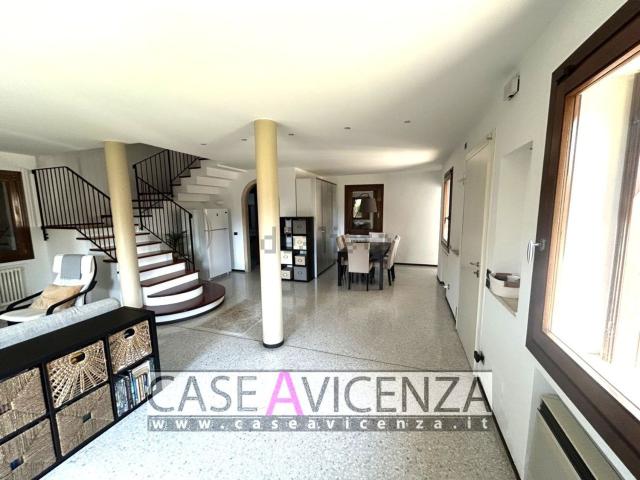 Case e ville in affitto di 230 m² in Via XX Settembre