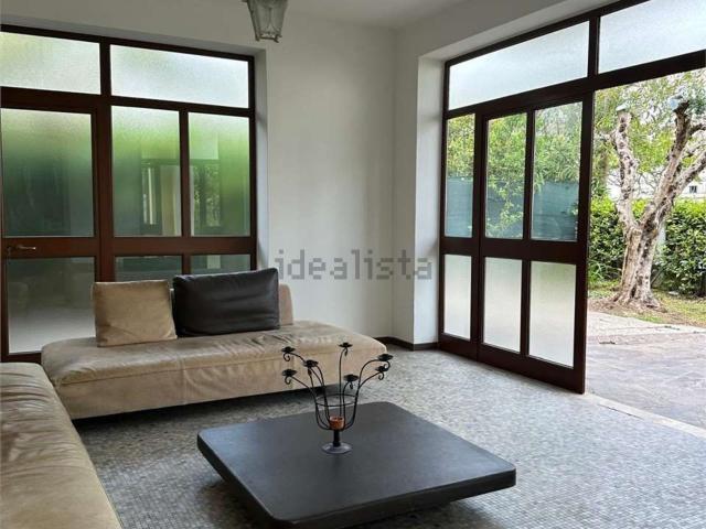 Case e ville in affitto di 240 m² in Via Taccone