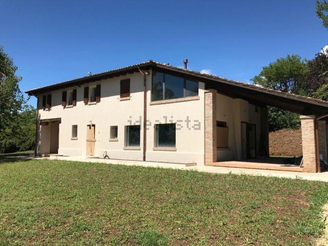 Case e ville in affitto di 249 m² in Via Bassanese