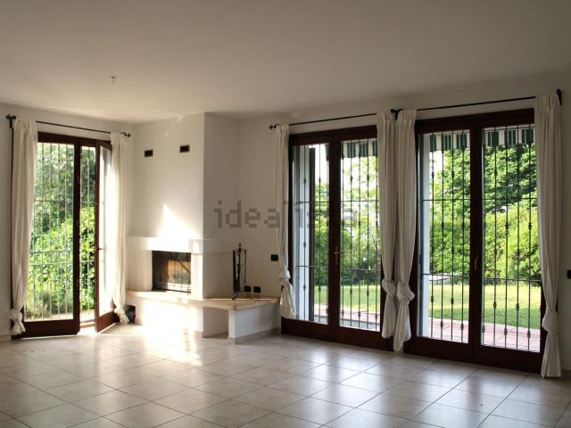 Case e ville in affitto di 250 m²