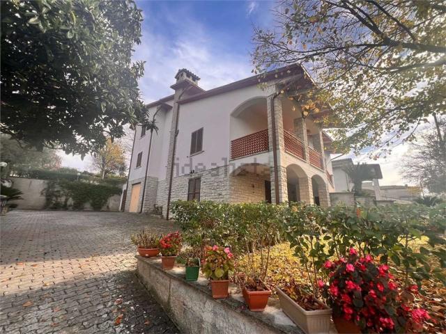 Case e ville in affitto di 250 m²