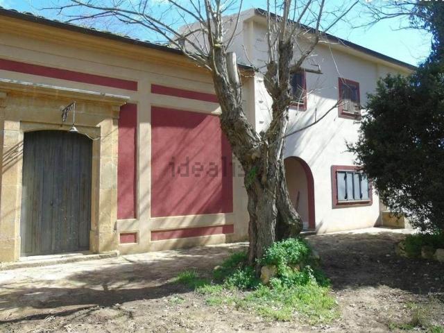 Case e ville in affitto di 250 m² in Via Scarante