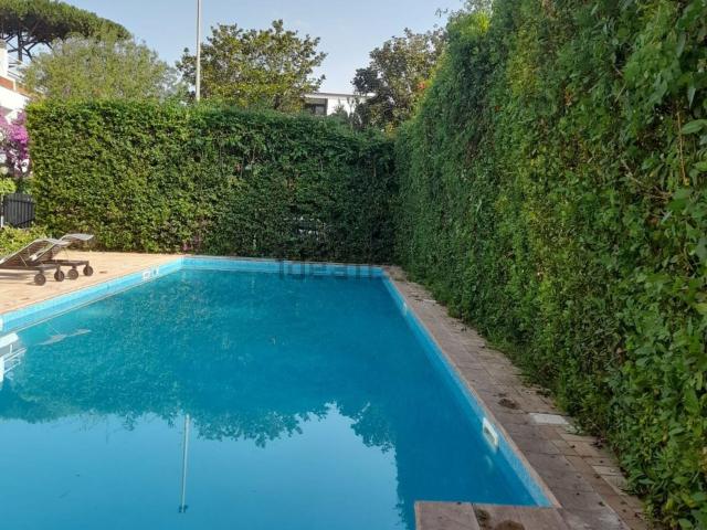 Case e ville in affitto di 253 m² in Viale Nettuno