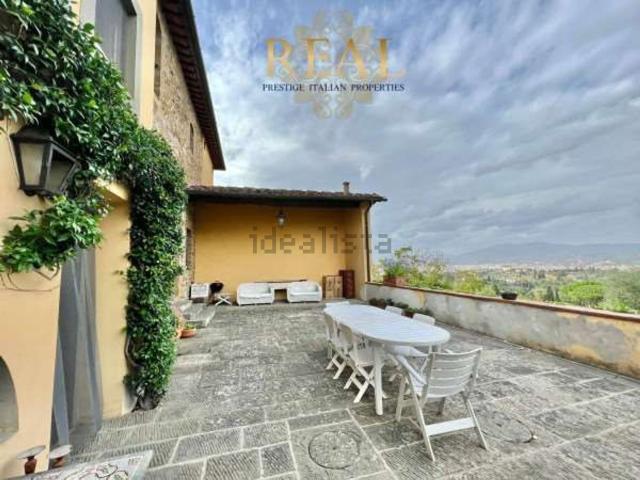 Case e ville in affitto di 258 m² in Via della Torre del Gallo