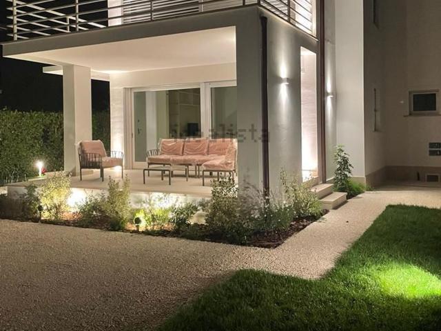 Case e ville in affitto di 260 m² in Via Salvador Allende