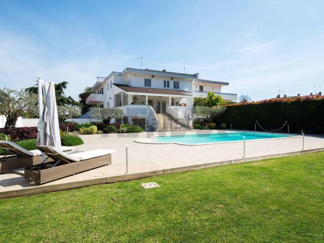Case e ville in affitto di 260 m² in Via Timante
