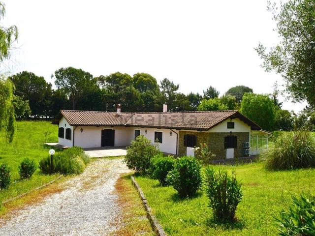 Case e ville in affitto di 270 m² in Via di Quarto Annunziata