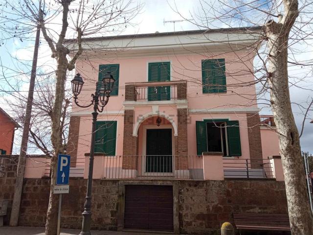 Case e ville in affitto di 300 m²