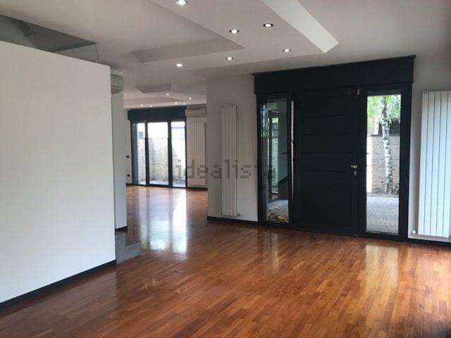 Case e ville in affitto di 300 m²
