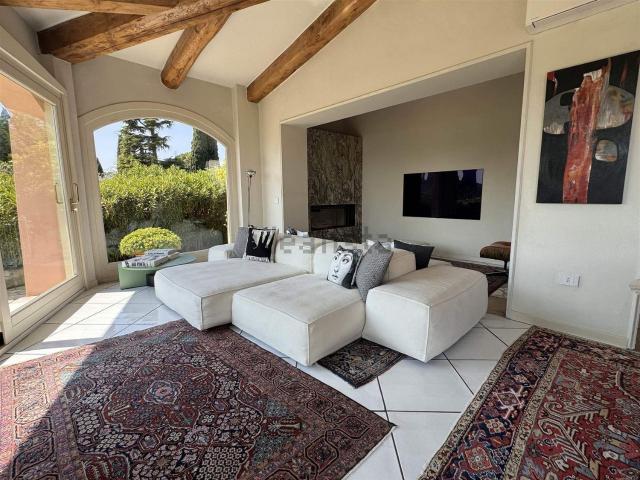 Case e ville in affitto di 300 m²