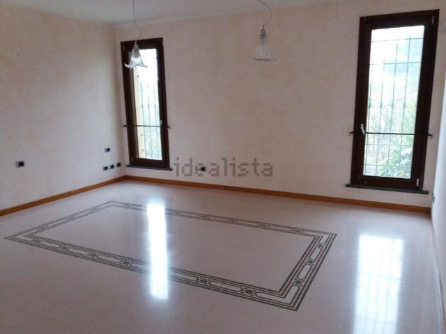 Case e ville in affitto di 300 m² in Via G. Castelnuovo Arena Metato
