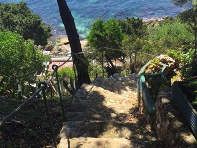 Case e ville in affitto di 300 m² in Via Grotta delle Capre